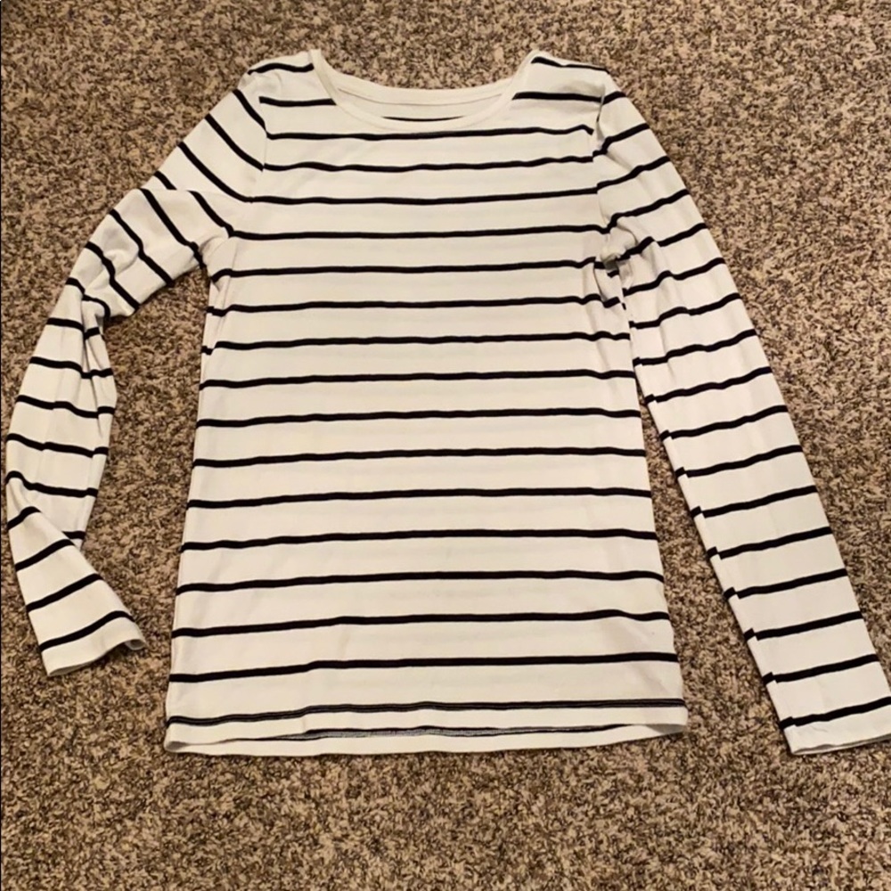 Long sleeve black and white striped tee